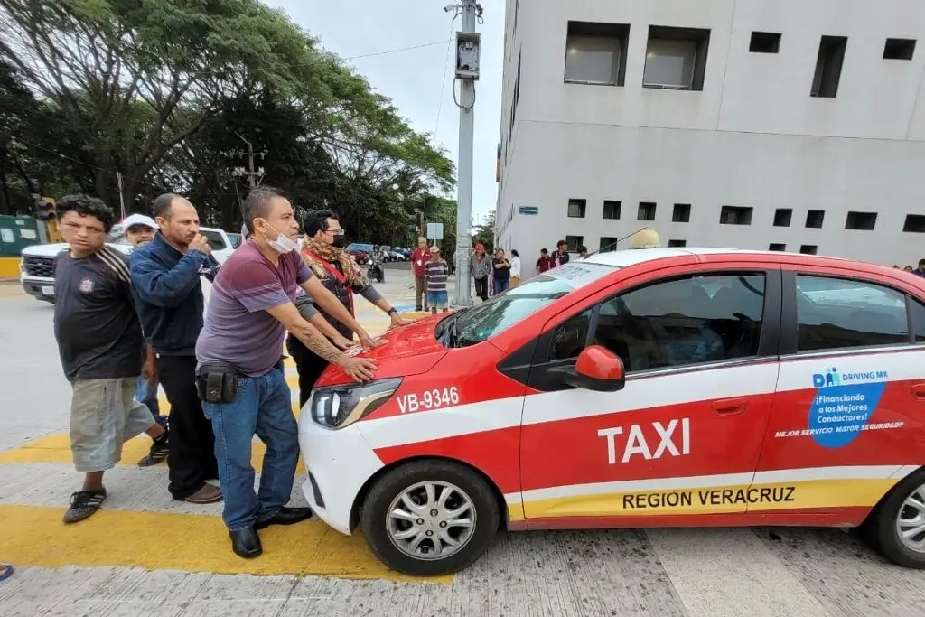 Imagen Taxista intenta huir tras atropellar a niña de 7 años en avenida 20 de noviembre