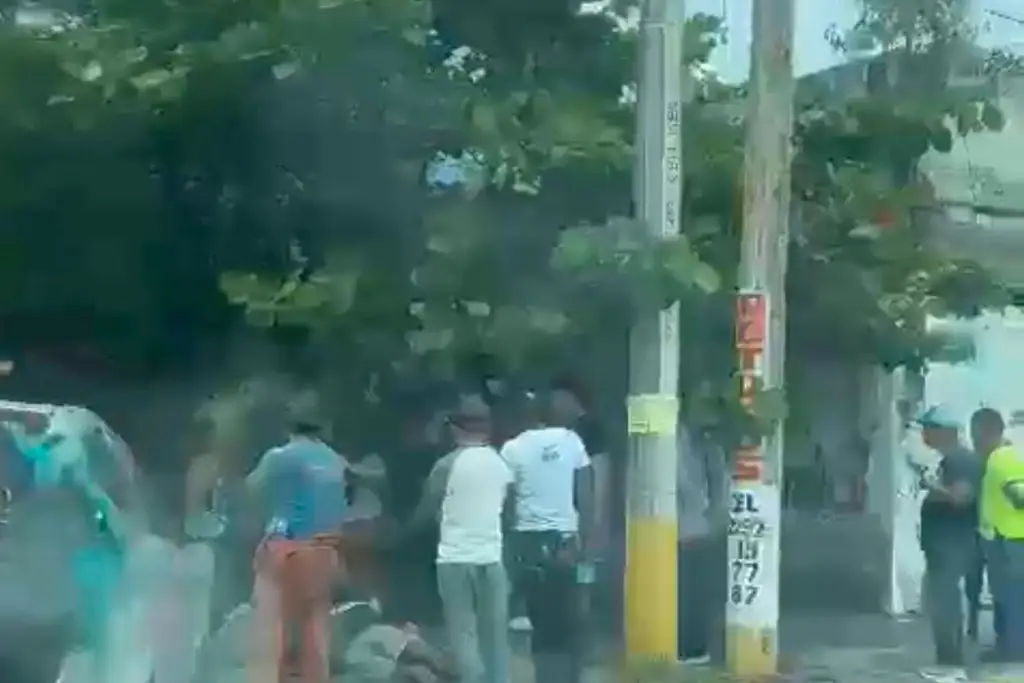 Imagen Son arrollados a bordo de motocicleta en colonia Centro de Veracruz