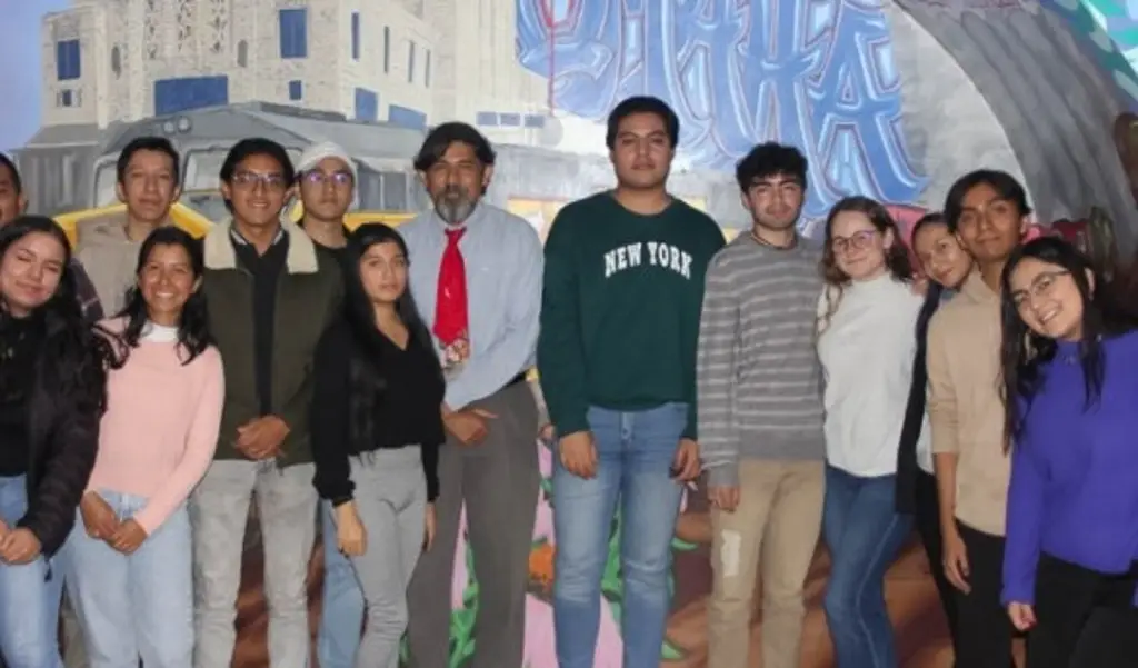 Imagen Alumnos UV dialogan sobre relaciones entre México y EU 