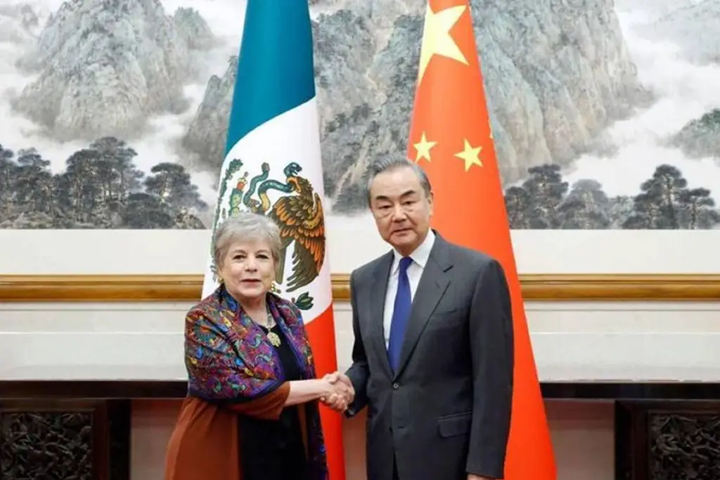 Imagen Alicia Bárcena se reúne en Pekín con el canciller chino