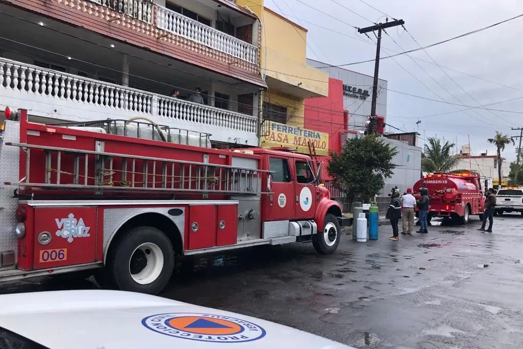 Imagen Incendio en centro de Veracruz; rescatan a perritos