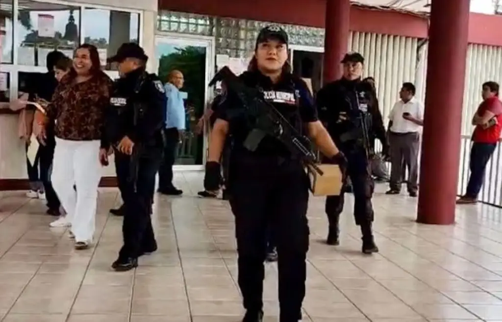 Imagen Con cámaras portátiles, buscan evitar abusos policíacos al norte de Veracruz 