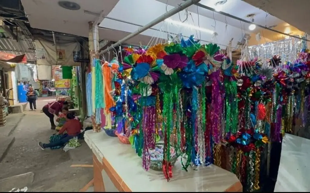 Imagen Reportan que por temporada decembrina miles llegan a mercado de Poza Rica