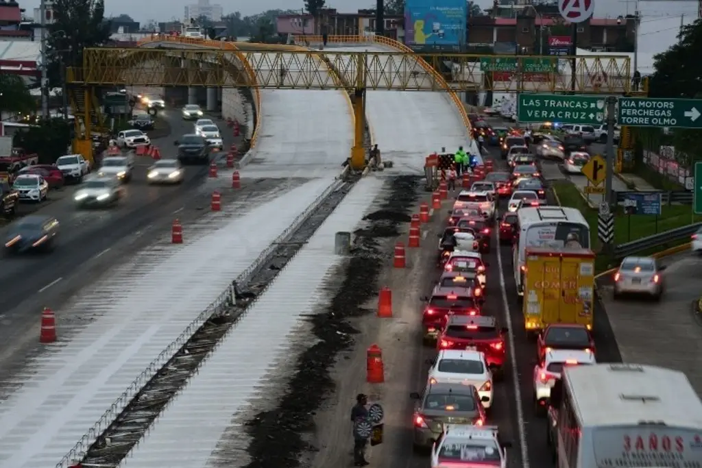 Imagen Advierten que tráfico genera mala calidad de vida y pérdidas económicas en Xalapa 