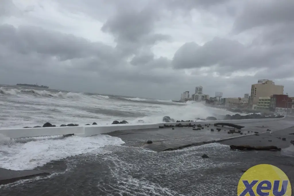 Imagen Cerrarán playas y bulevar Ávila Camacho por norte en Boca del Río con rachas de hasta 120km/h