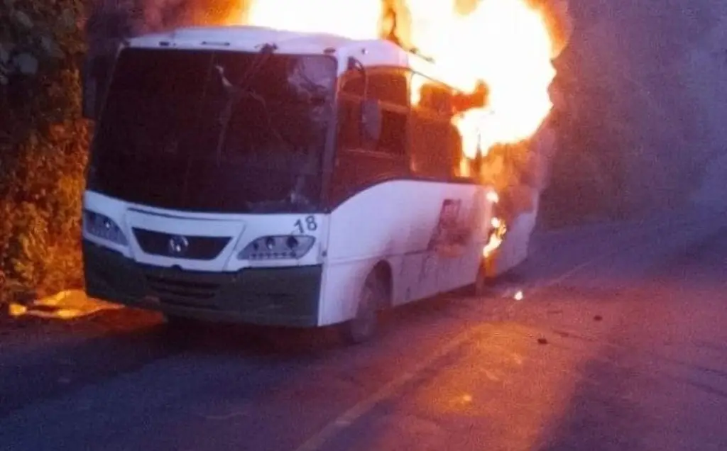 Imagen Se incendia autobús de pasaje en carretera federal Huatusco-Xalapa