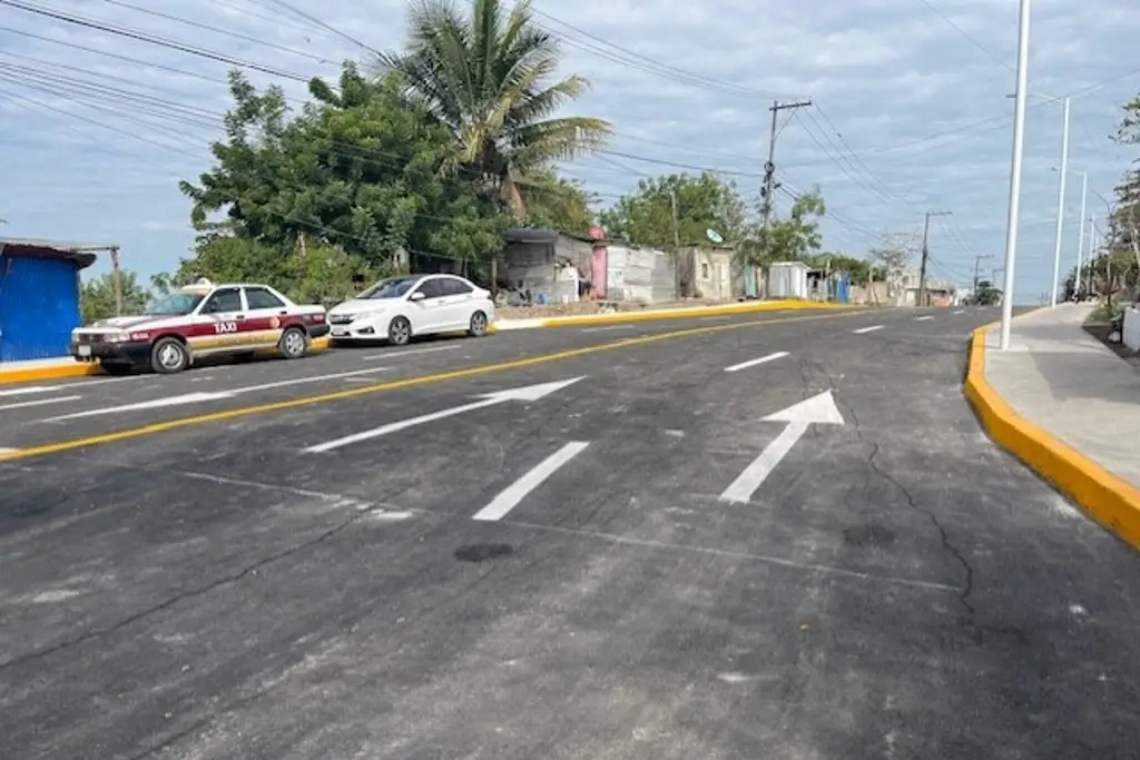 Imagen Pavimentan avenida que urgía a habitantes de Laguna Real, en Veracruz