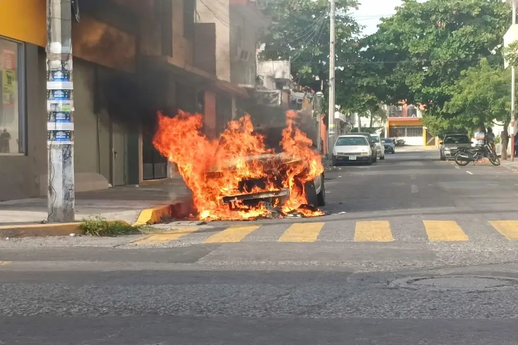 Imagen Se quemó en minutos estando en colonia Vista Mar de Veracruz