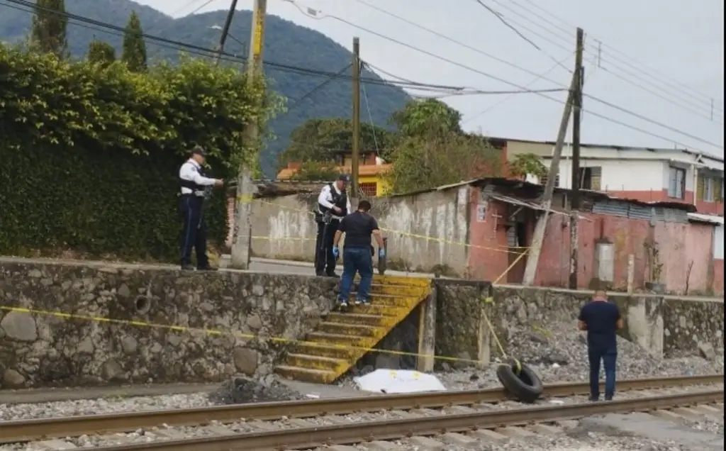 Muere mujer de la tercera edad al caer de escalinatas junto a vías del ...