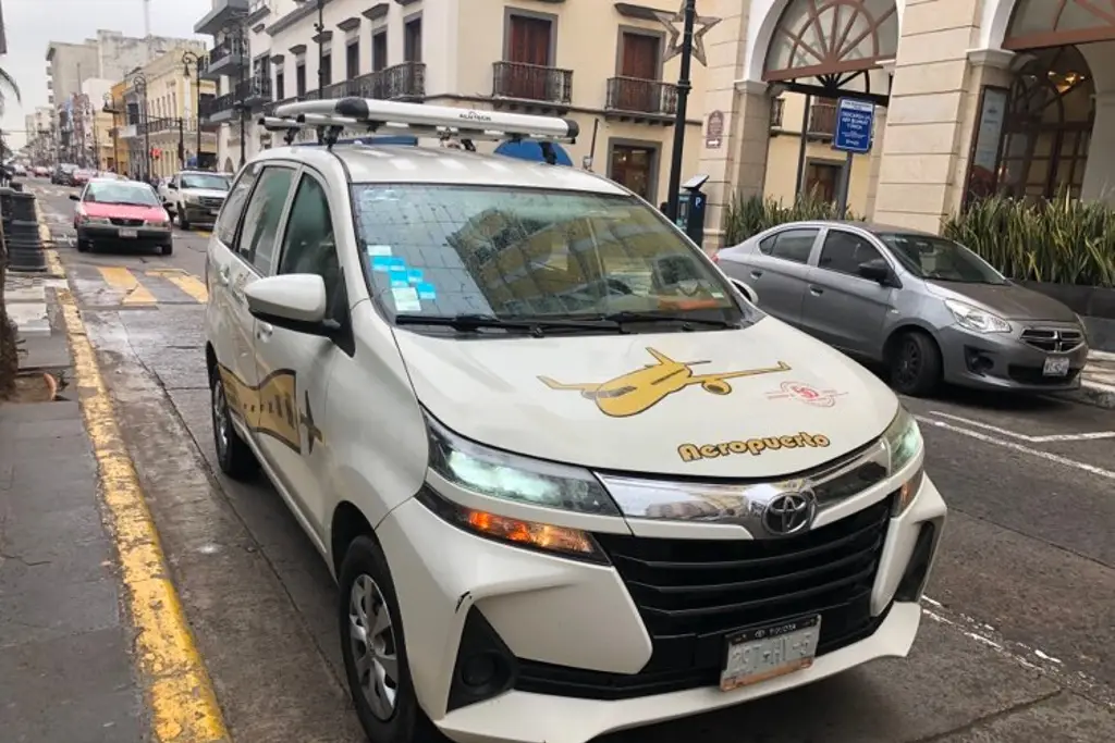 Imagen Hay menos movimiento este 2023, afirman taxistas del aeropuerto de Veracruz