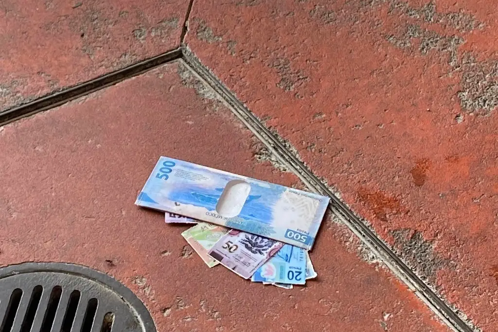 Imagen Carteras, billetes y monedas tiradas por el Día de Santos Inocentes (+Video)