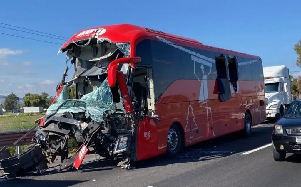 Imagen Choque de autobús en autopista México- Veracruz deja 18 heridos