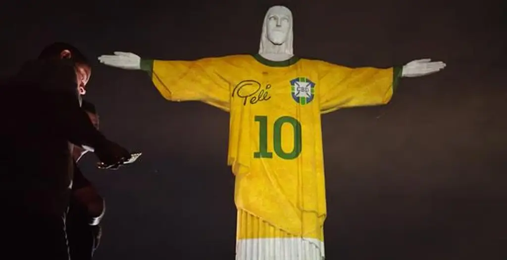 Imagen El Cristo Redentor de Río se pone la 10 tras un año de la muerte de Pelé