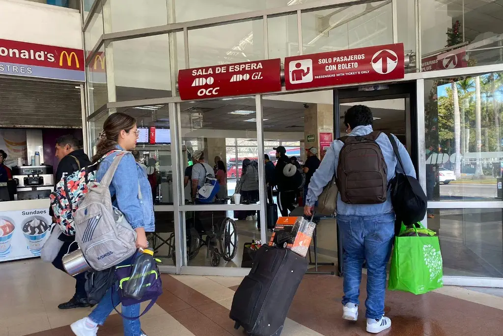 Imagen Así se observa la central camionera de Veracruz, algunos viajan en Fin de Año (+Video)