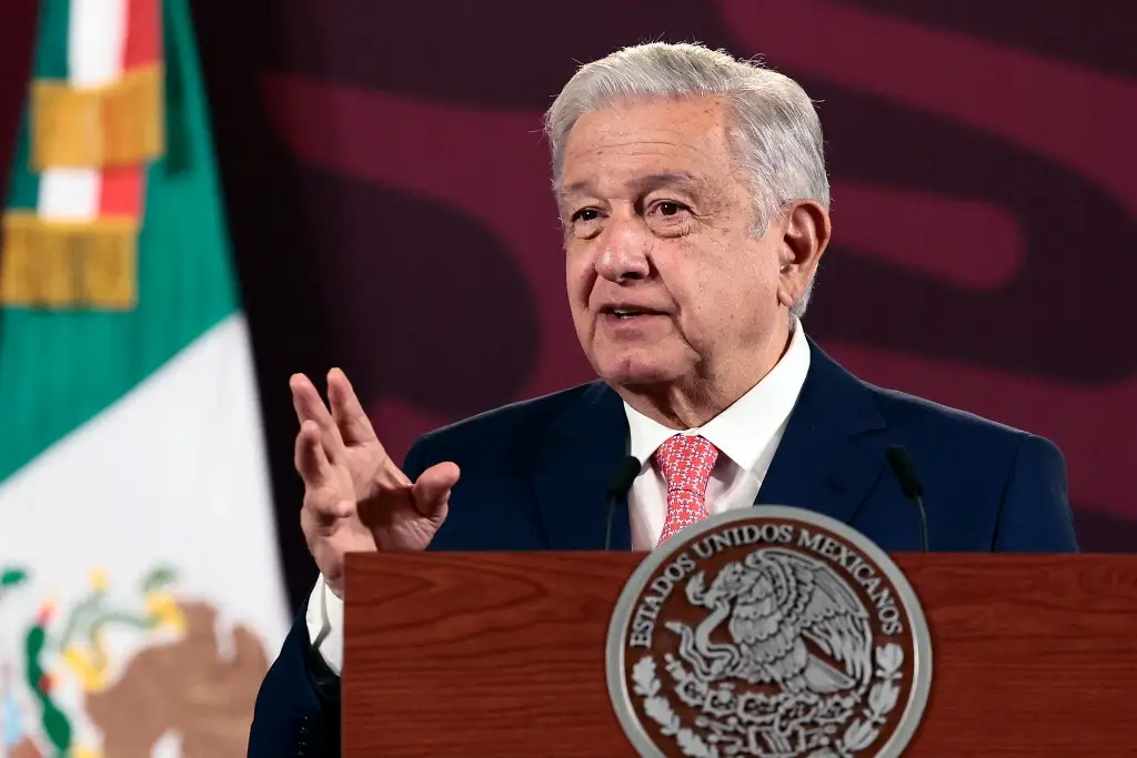 Imagen AMLO se refiere a diputada trans como 