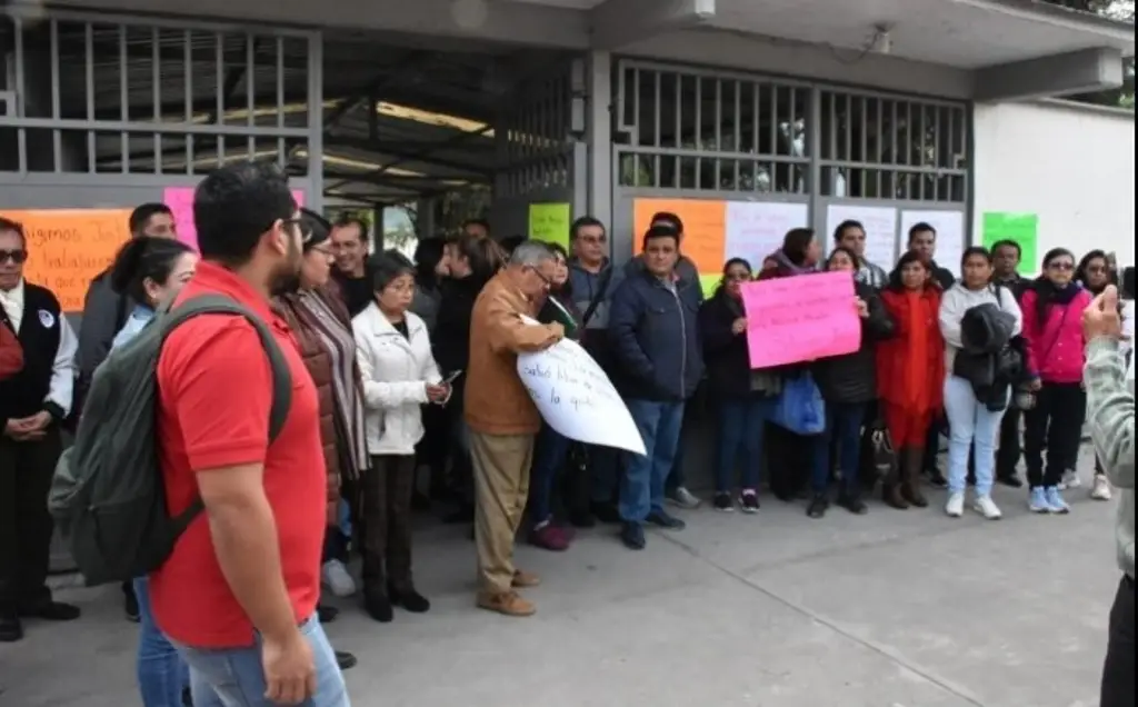 Imagen Toman escuela secundaria de Río Blanco, Veracruz; esto exigen 