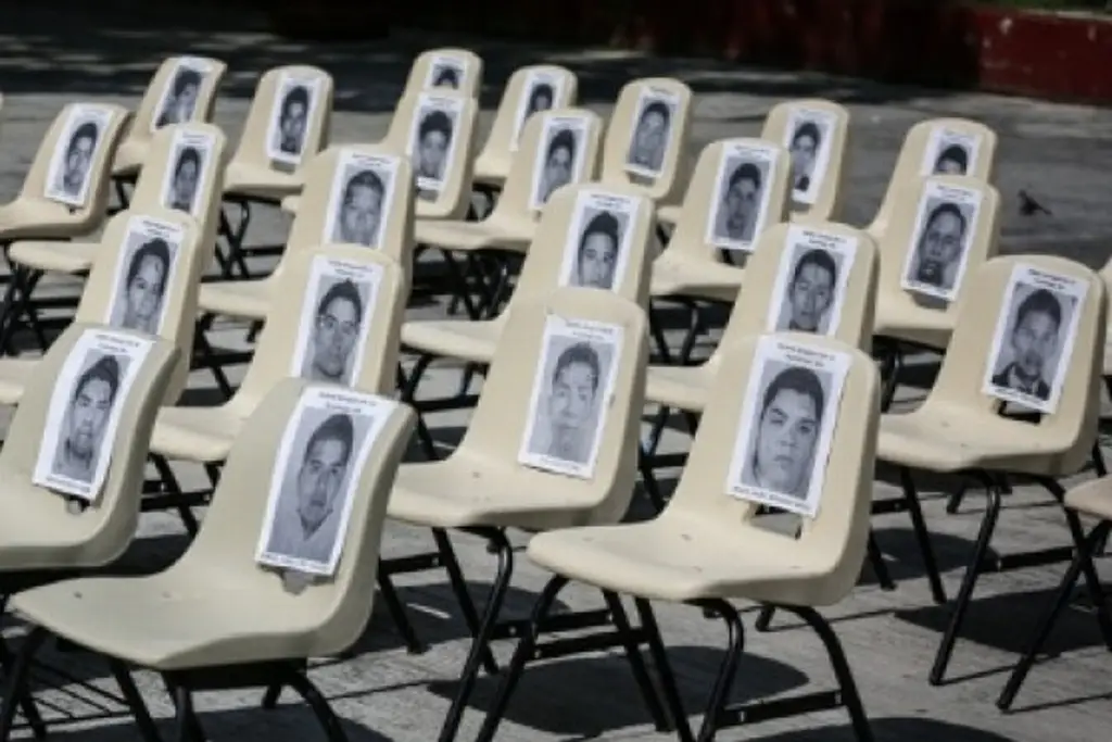 Padres de los 43 de Ayotzinapa abandonan mesa de diálogo con Segob ...