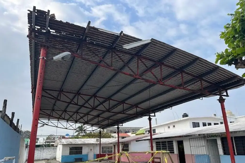 Imagen Papás temen por sus hijos que cursan en esta escuela de Veracruz