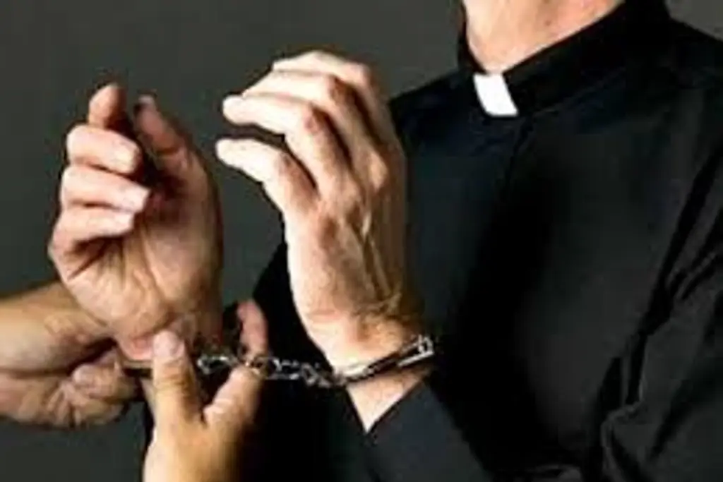 Imagen Detienen a sacerdote por presunto abuso s3xual contra menor de edad