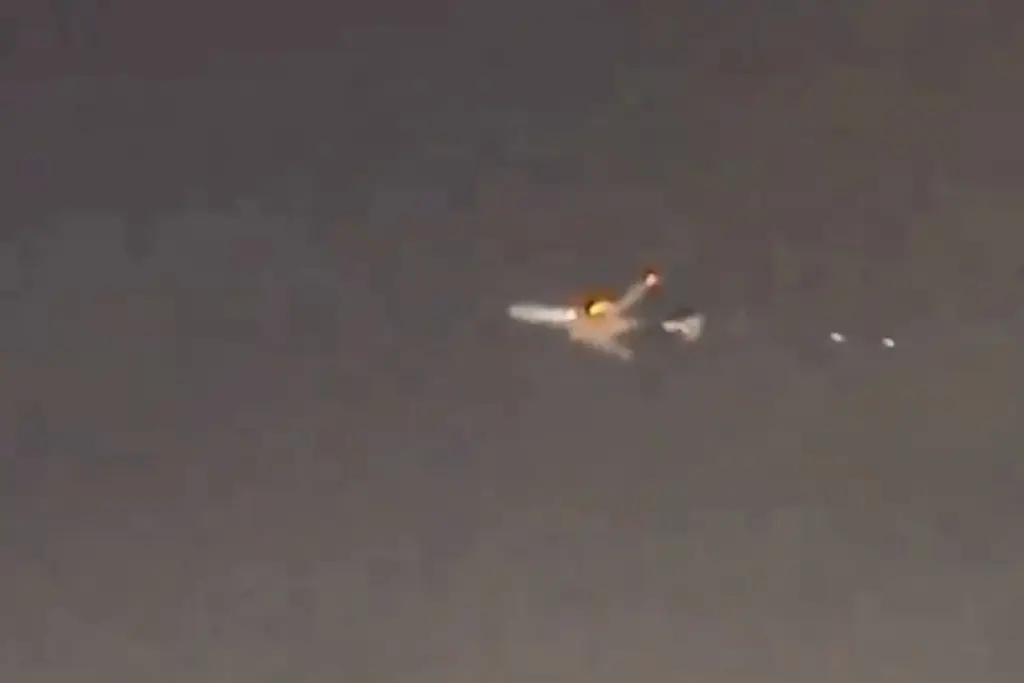 Imagen Captan incendio de avión de carga en pleno vuelo (+Video)