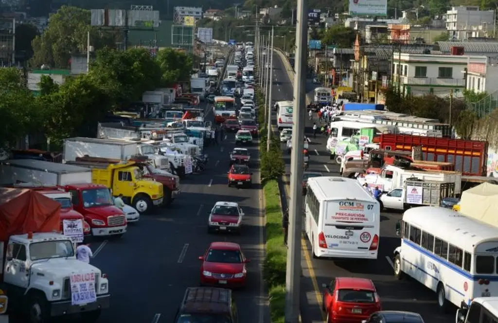 Imagen Transportistas amagan con paro nacional por aumento de inseguridad ¿Cuándo?