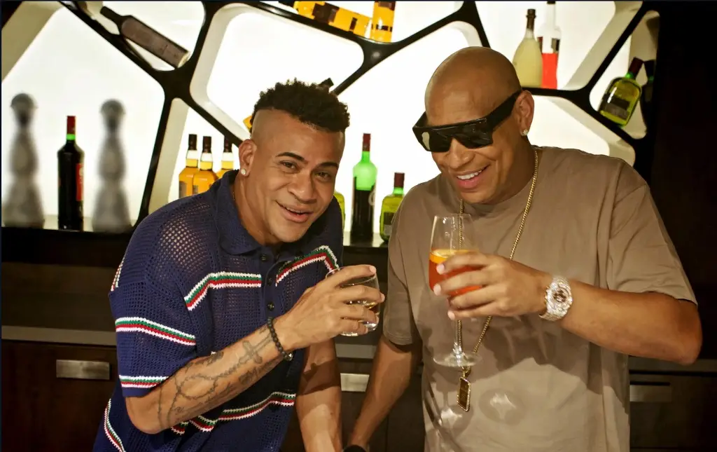 Imagen El dúo cubano Gente de Zona estrena el tema ‘Por ahí’