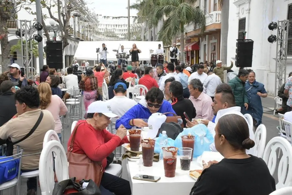 Imagen ¿Lluvia afectó feria gastronómica en Veracruz? Esto señalan pescadores  