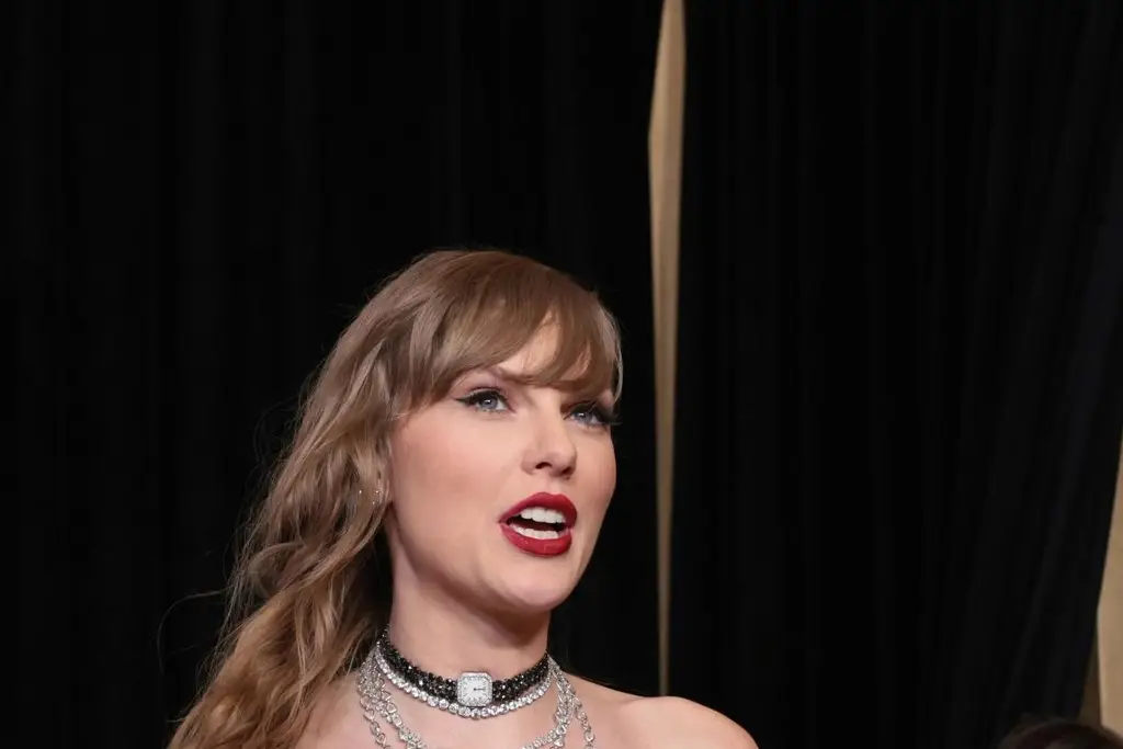 Imagen Taylor Swift hace historia en Grammy con su cuarto premio a álbum del año