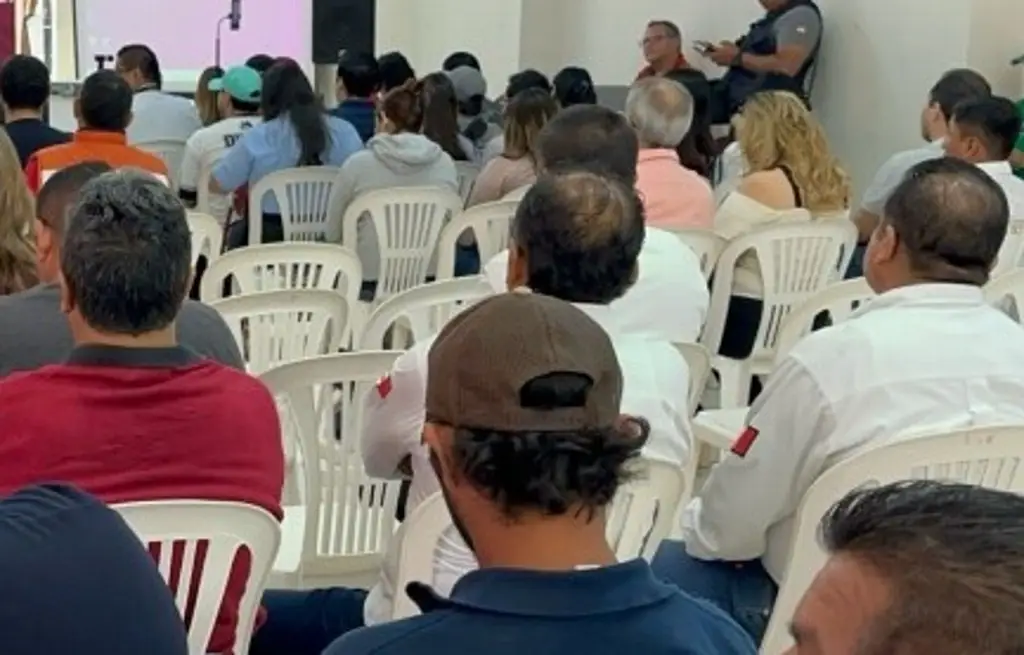 Imagen Capacitan a prestadores de servicios de Poza Rica para evitar estafas a turistas