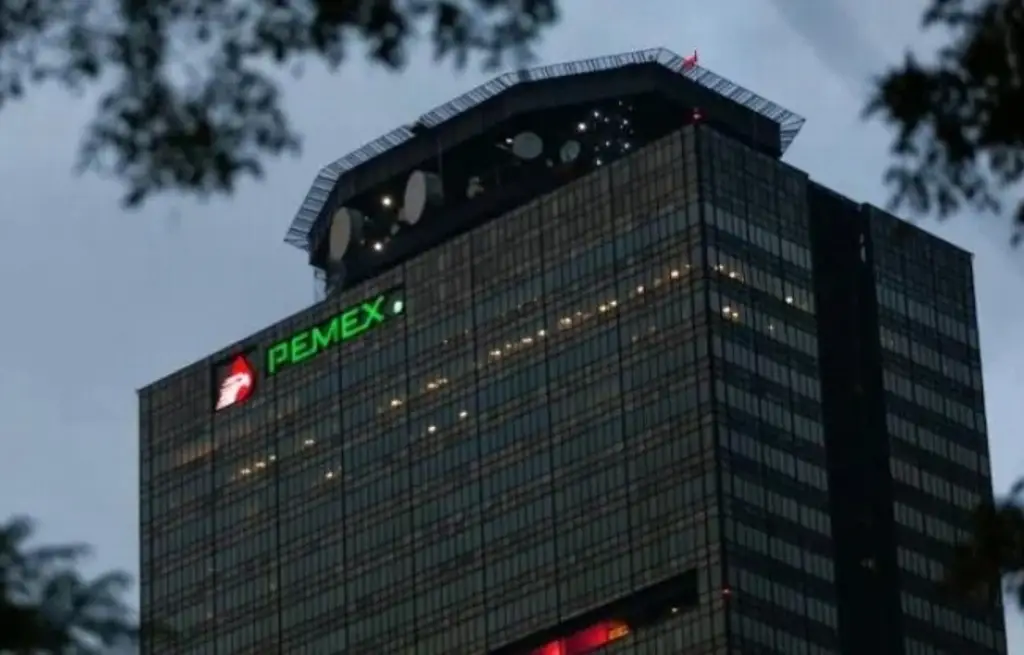 Imagen Moody's baja calificación crediticia de Pemex