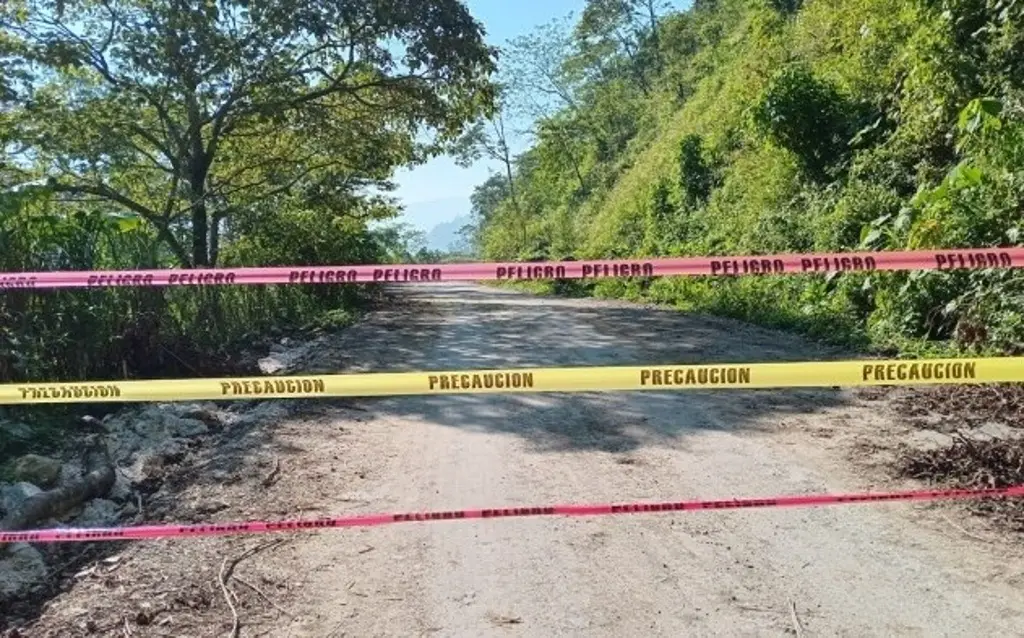 Imagen Al menos 6 comunidades incomunicadas tras derrumbe en Mixtla de Altamirano 