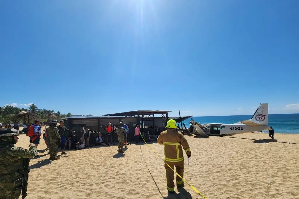 Imagen Avioneta aterriza de emergencia y mata a turista que estaba en la playa