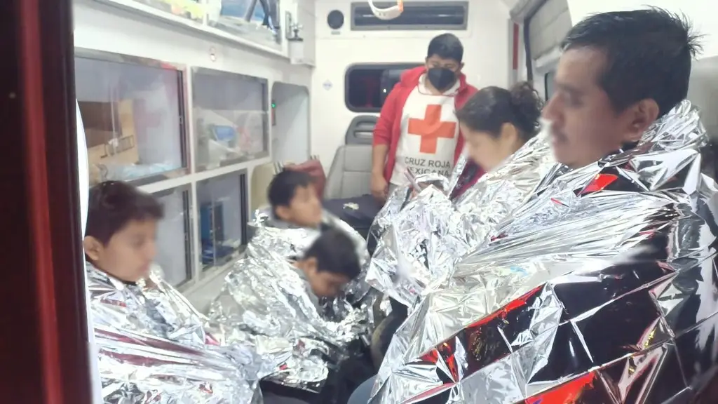 Imagen Salvan a 11 migrantes de morir en el río Bravo; entre ellos 6 niños
