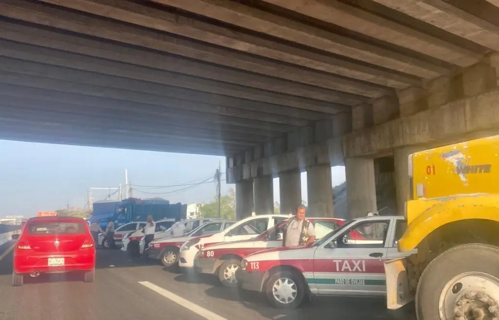 Transportistas Se Manifiestan En Esta Carretera De Veracruz, Precaución ...