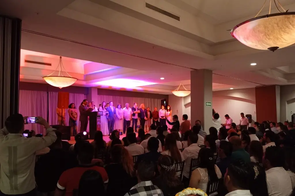 Imagen Más de 100 parejas se casaron en bodas colectivas organizadas por el Acuario de Veracruz