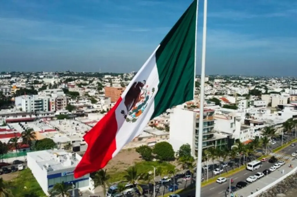 Imagen ¿Cuándo se debe izar la bandera monumental en Veracruz?