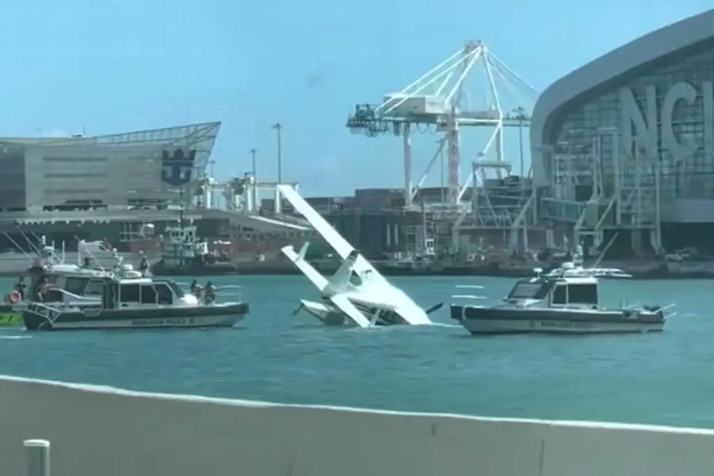 Imagen Rescatan a 7 personas de hidroavión que se hundía cerca del puerto de Miami (+Video)