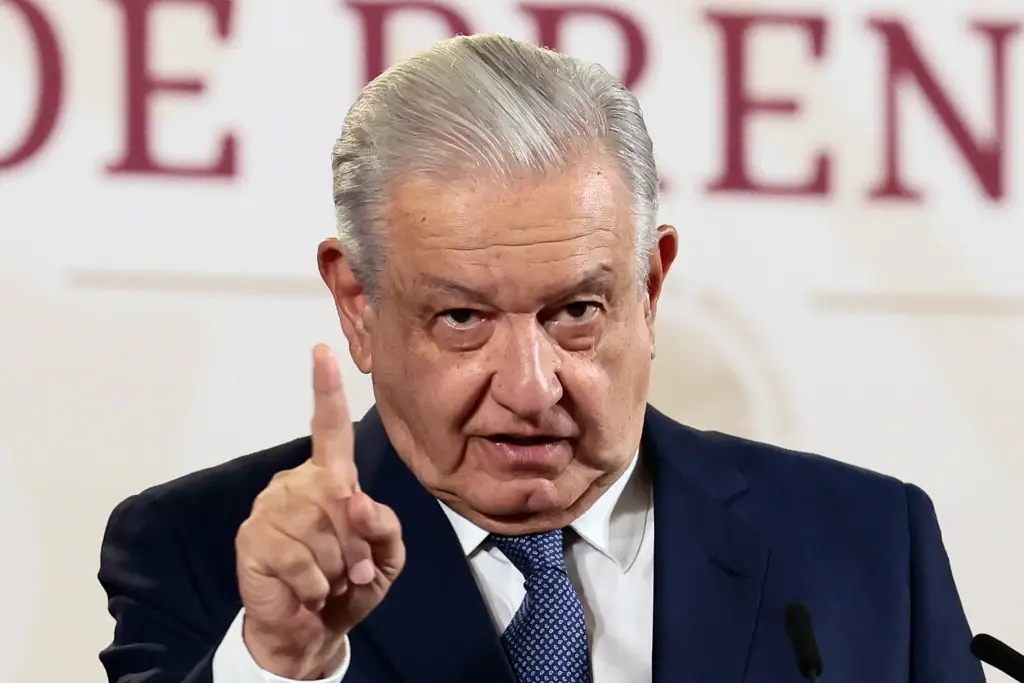 Imagen AMLO acusa censura de YouTube por eliminar mañanera donde exhibió número de reportera