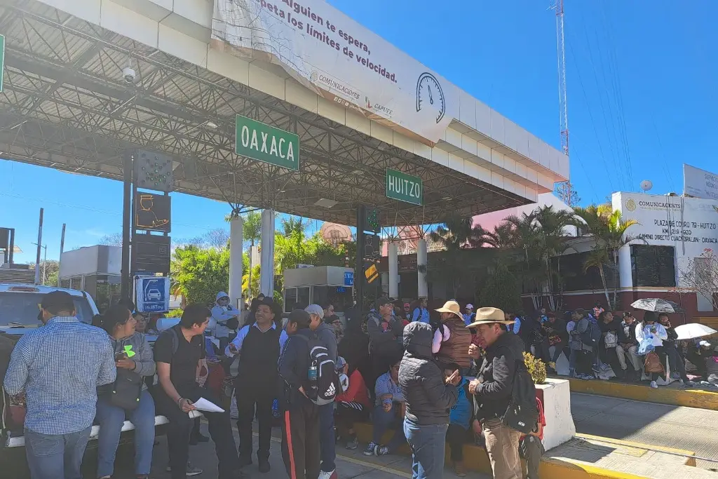 Imagen Maestros activan 37 bloqueos en Oaxaca ante visita de AMLO