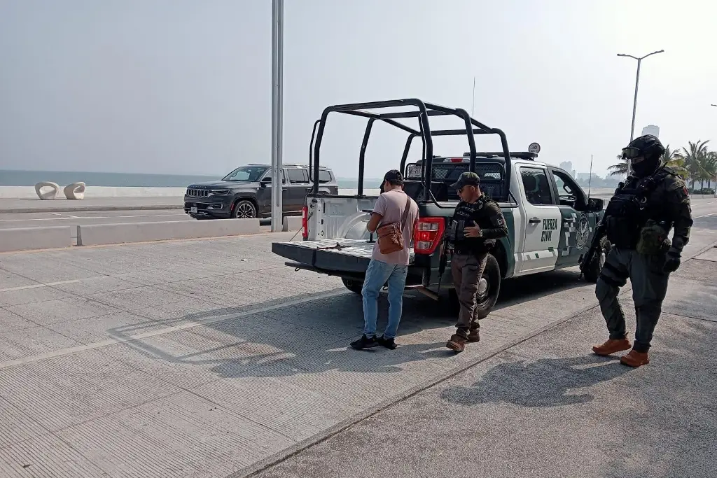 Imagen Activan operativo tras balacera en Plaza Américas de Boca del Río 