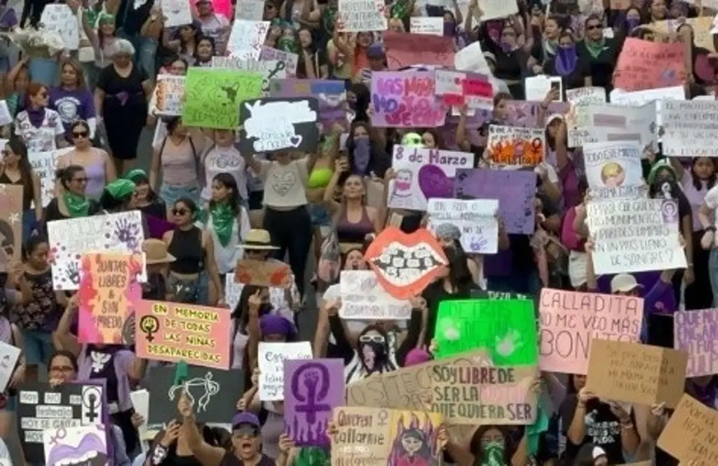 Miles marchan para exigir espacios libres de violencia a las mujeres en ...