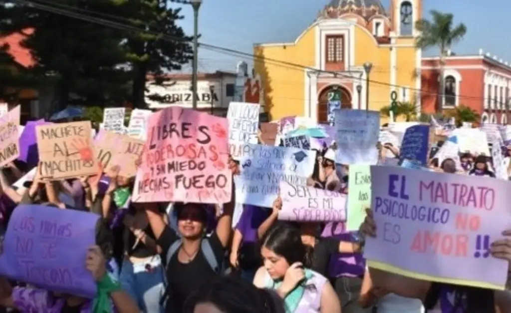 Imagen 8M: Así marcharon cientos de mujeres en Orizaba, Veracruz; exigen freno a los feminicidios