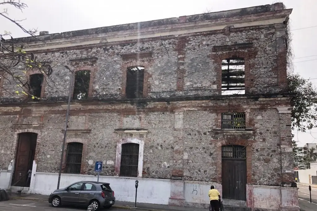 Imagen Esto sacaron de la exfábrica de puros de Veracruz 