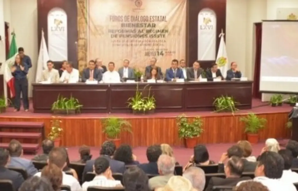 Imagen Veracruz, sede del primer foro sobre la Reforma al Régimen de Pensiones del Issste