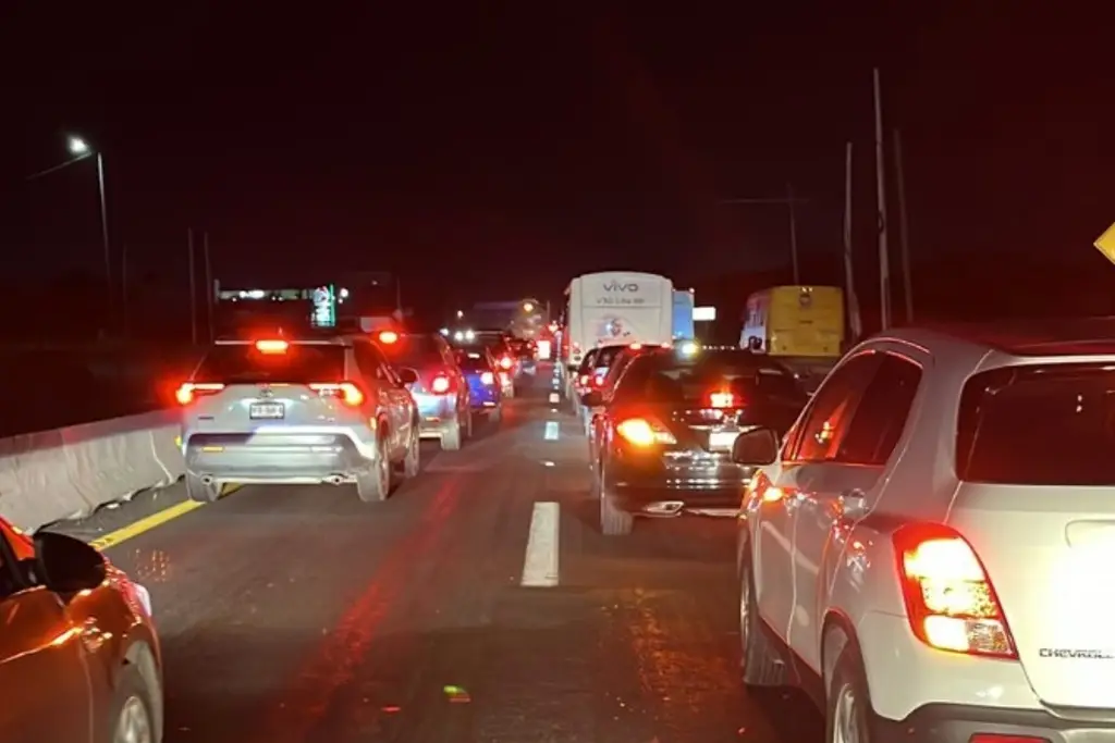 Imagen Vuelca vehículo tras choque en autopista Veracruz - Cardel