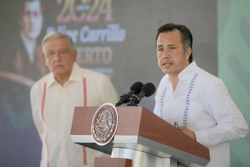 Imagen Lo que hace distinto a Cuitláhuac de exgobernadores de Veracruz es que no es corrupto: AMLO