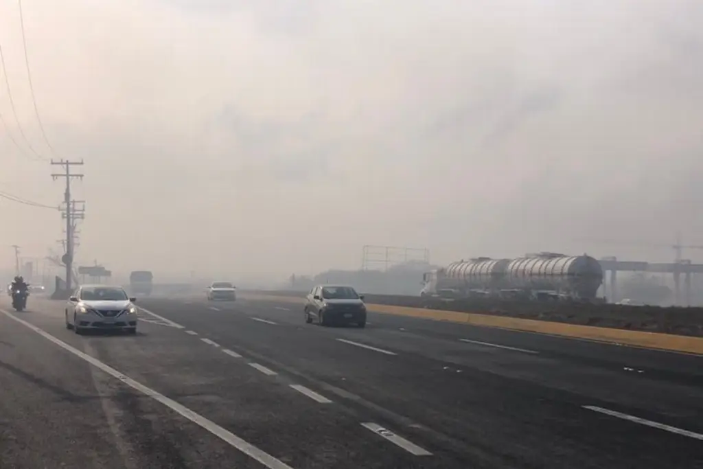 Imagen Precaución | Incendio forestal afecta visibilidad en autopista Acatzingo – Cd. Mendoza 