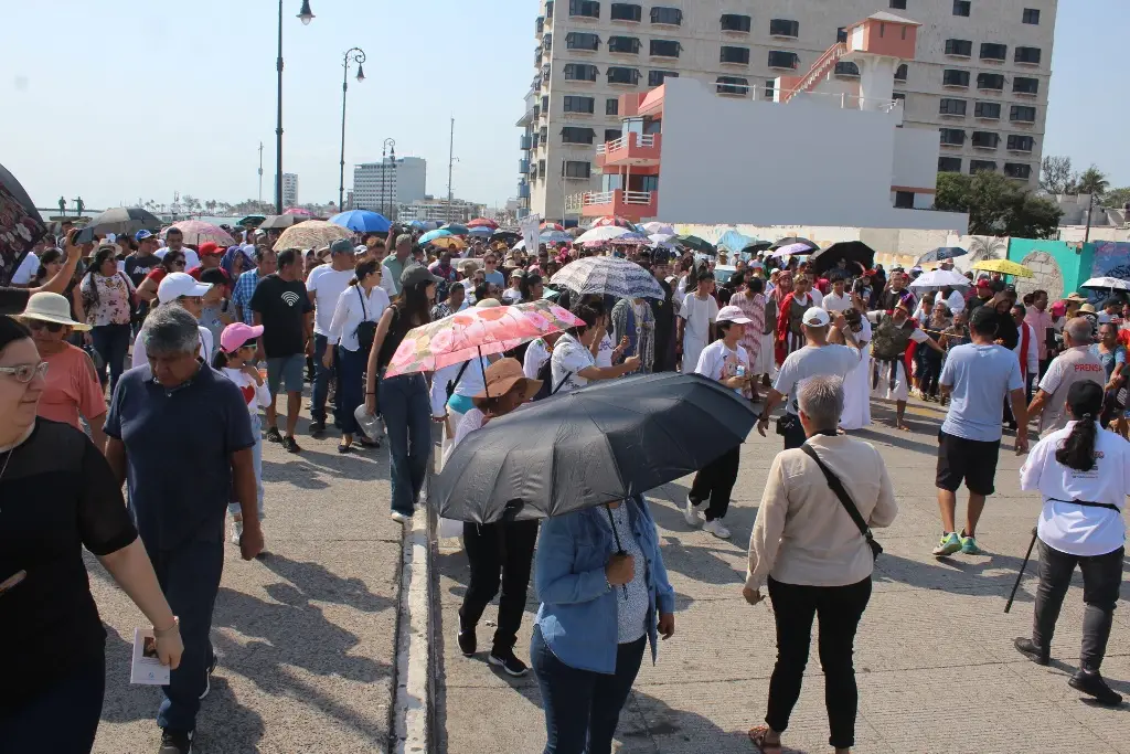 Imagen Hubo muchos turistas en celebraciones de Semana Santa en Veracruz, asegura obispo