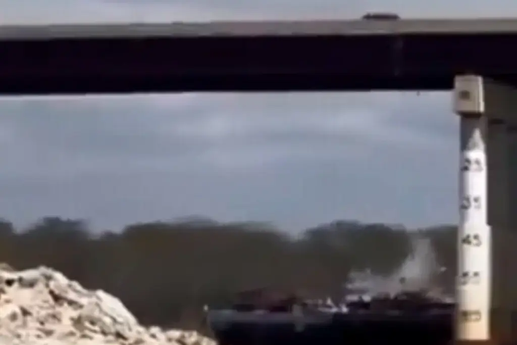Imagen Reportan otro choque de embarcación contra un puente en EU (+Video)