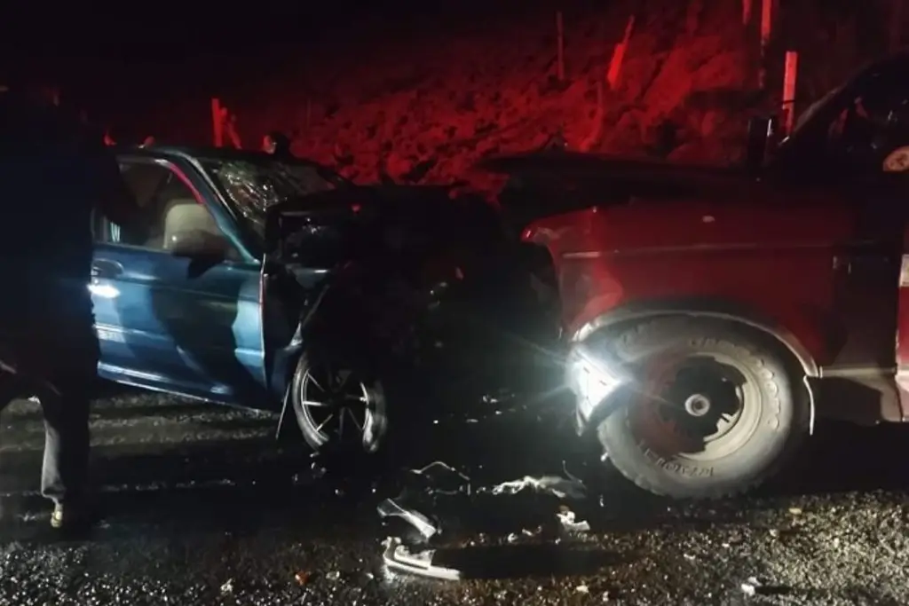 Imagen Un muerto y siete lesionados deja choque de dos vehículos 